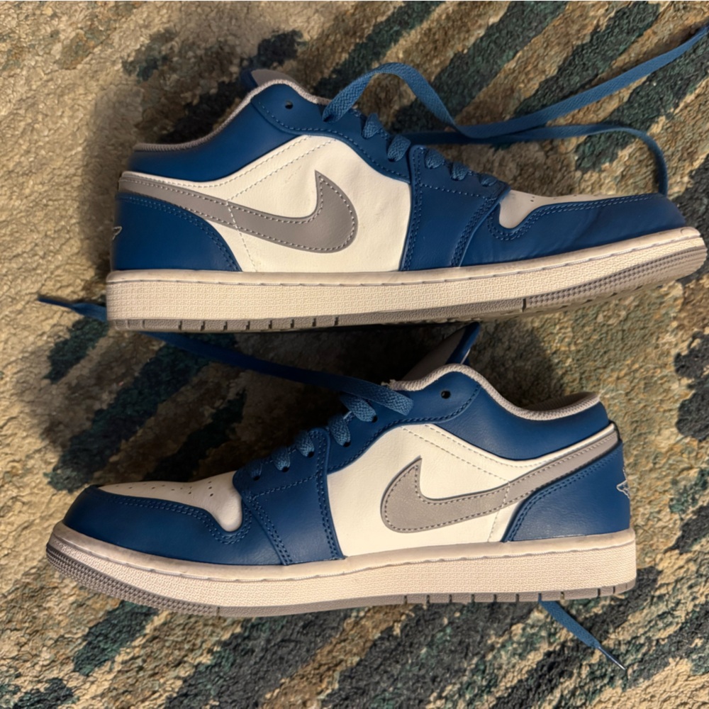 Air Jordan 1 Low - Picture 2 of 6